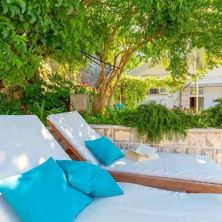 Hedera Estate, Hedera A18 *