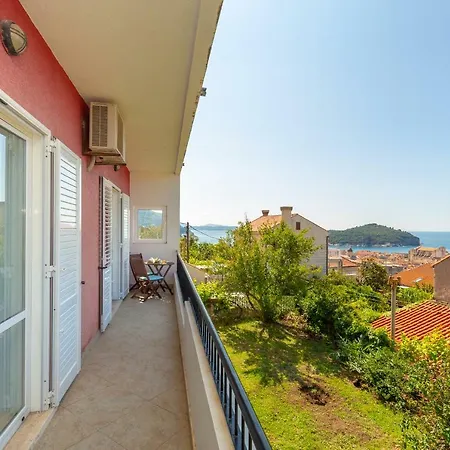 Hedera Estate, Hedera A18