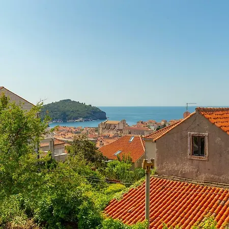 Hedera Estate, Hedera A18 *